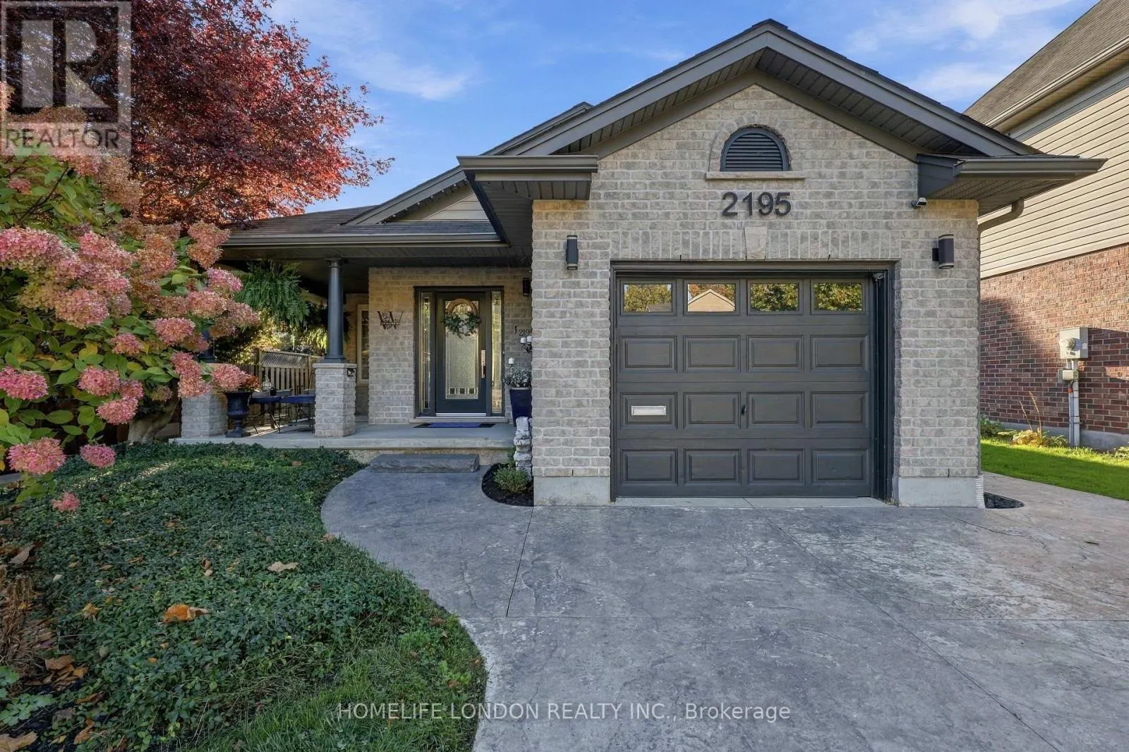 2195 THORNICROFT CRESCENT E