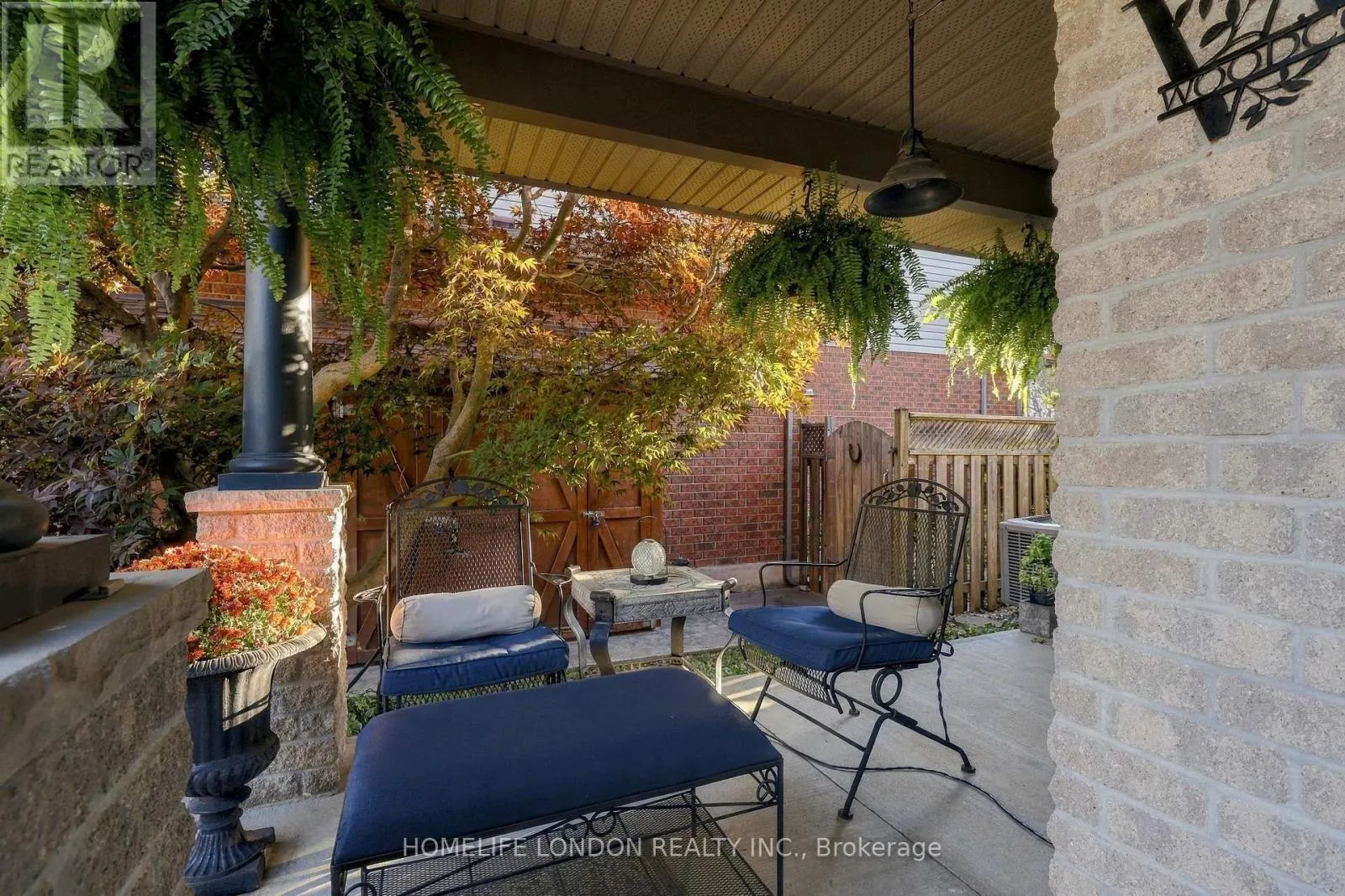 2195 THORNICROFT CRESCENT E