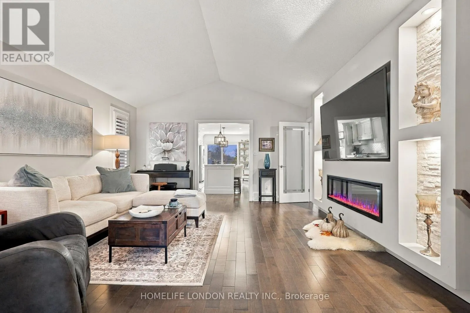 2195 THORNICROFT CRESCENT E