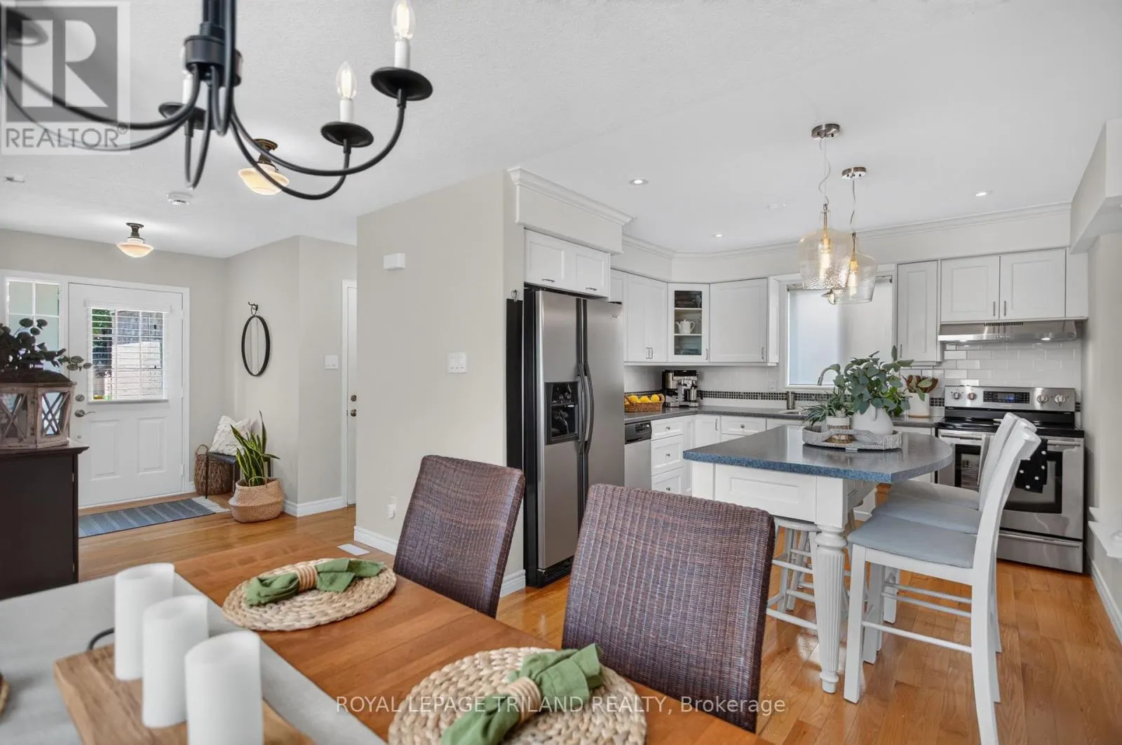 98 ROSSMORE COURT