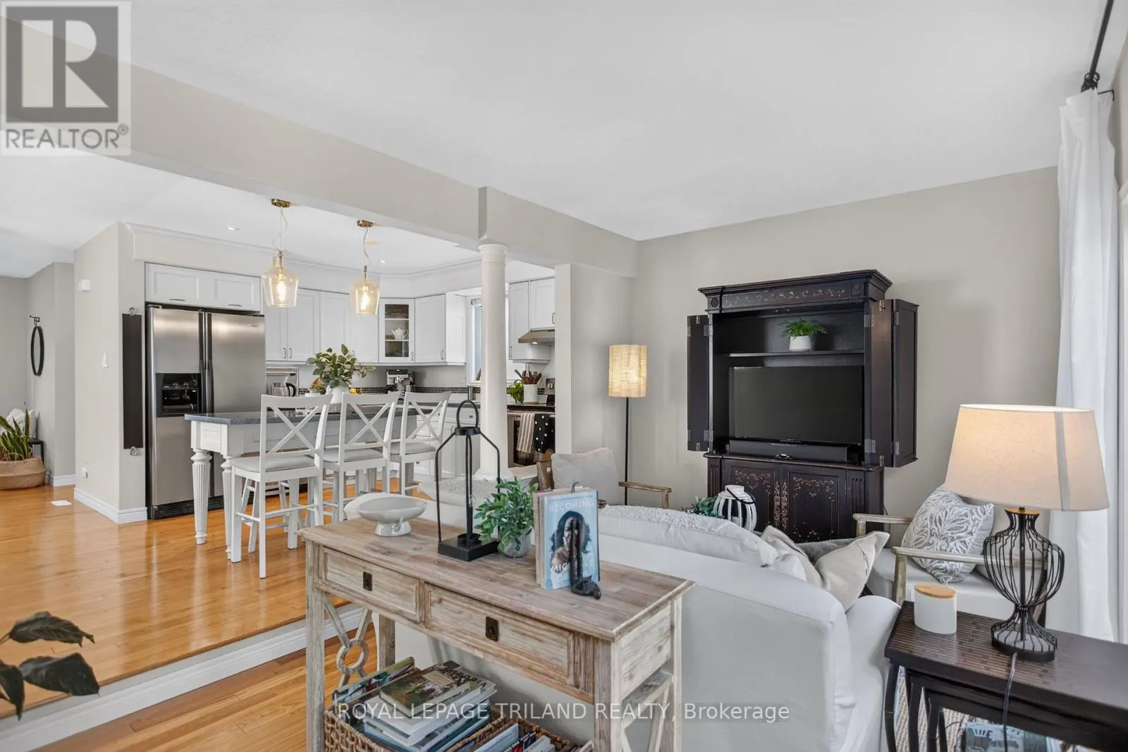 98 ROSSMORE COURT