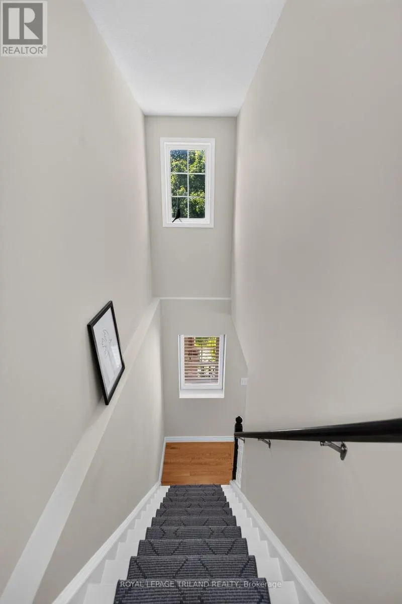 98 ROSSMORE COURT