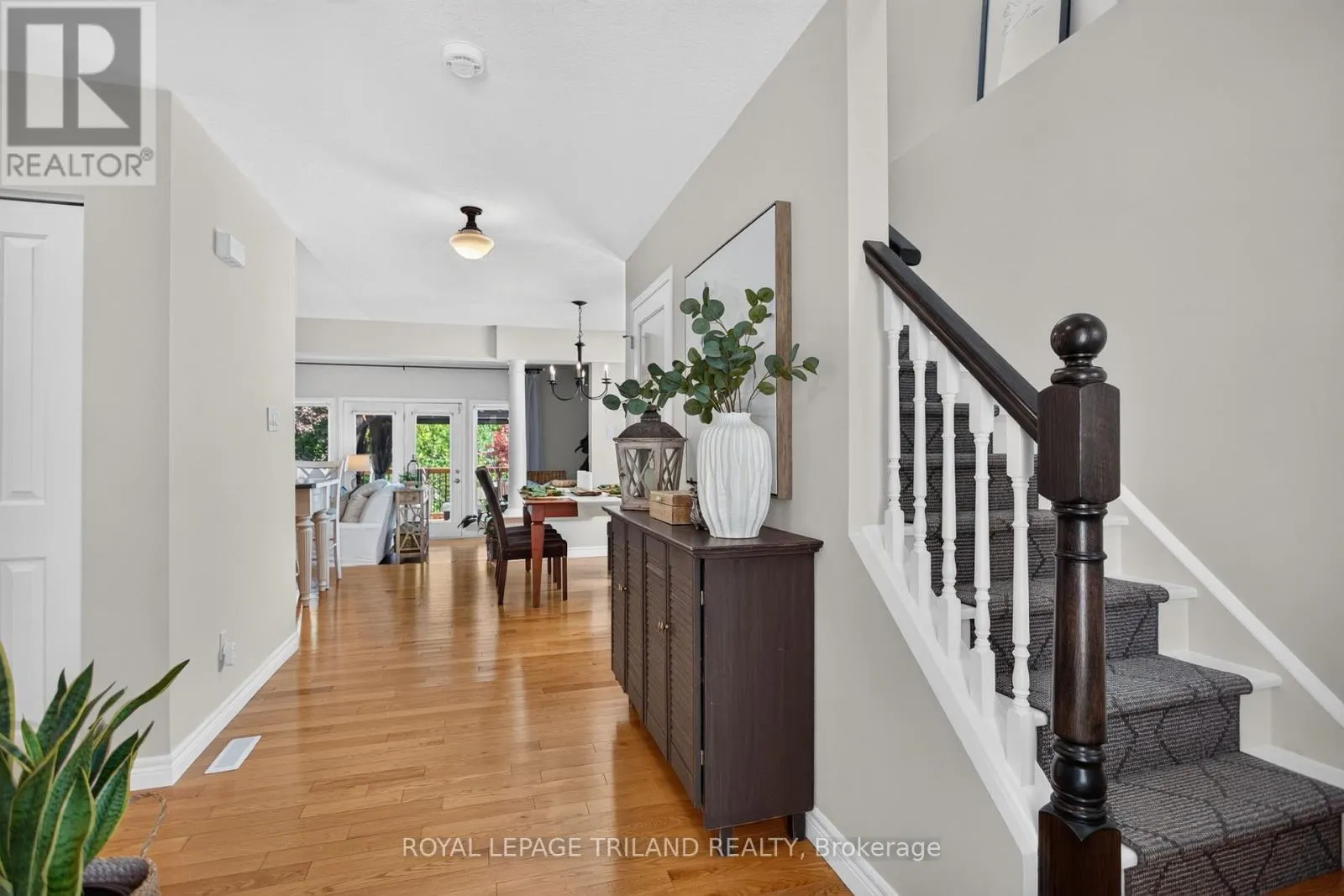 98 ROSSMORE COURT