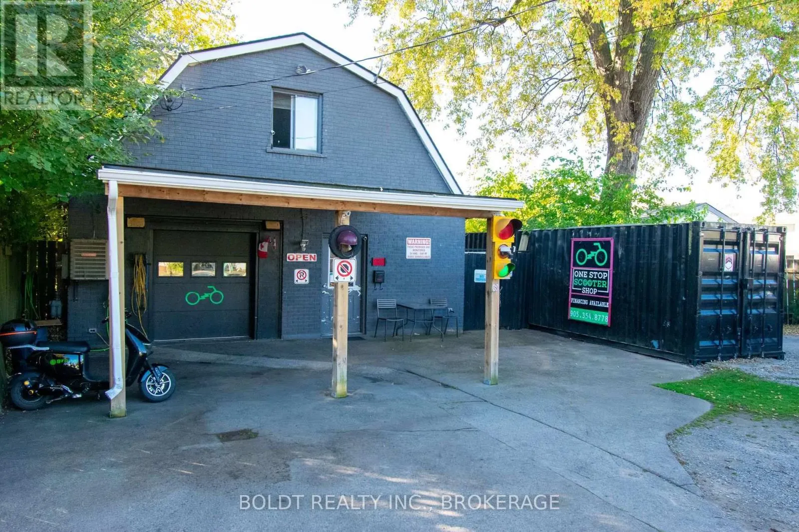 7004 LUNDYS LANE