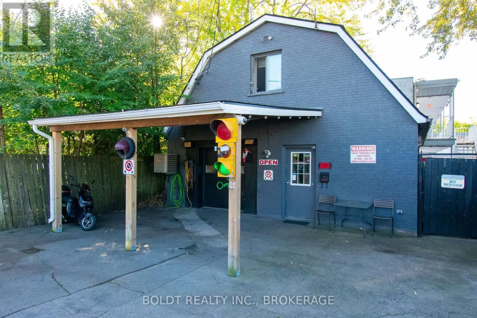 7004 LUNDYS LANE