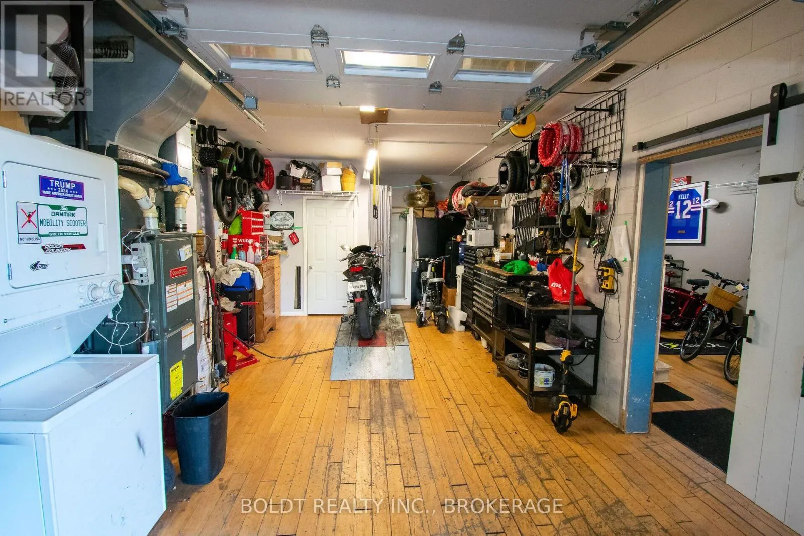 7004 LUNDYS LANE