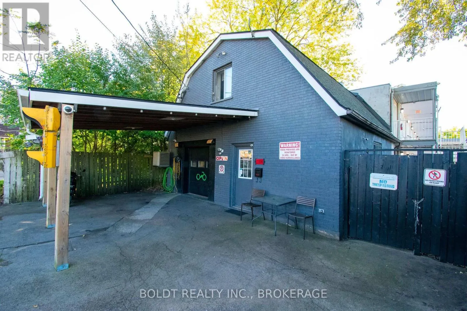7004 LUNDYS LANE