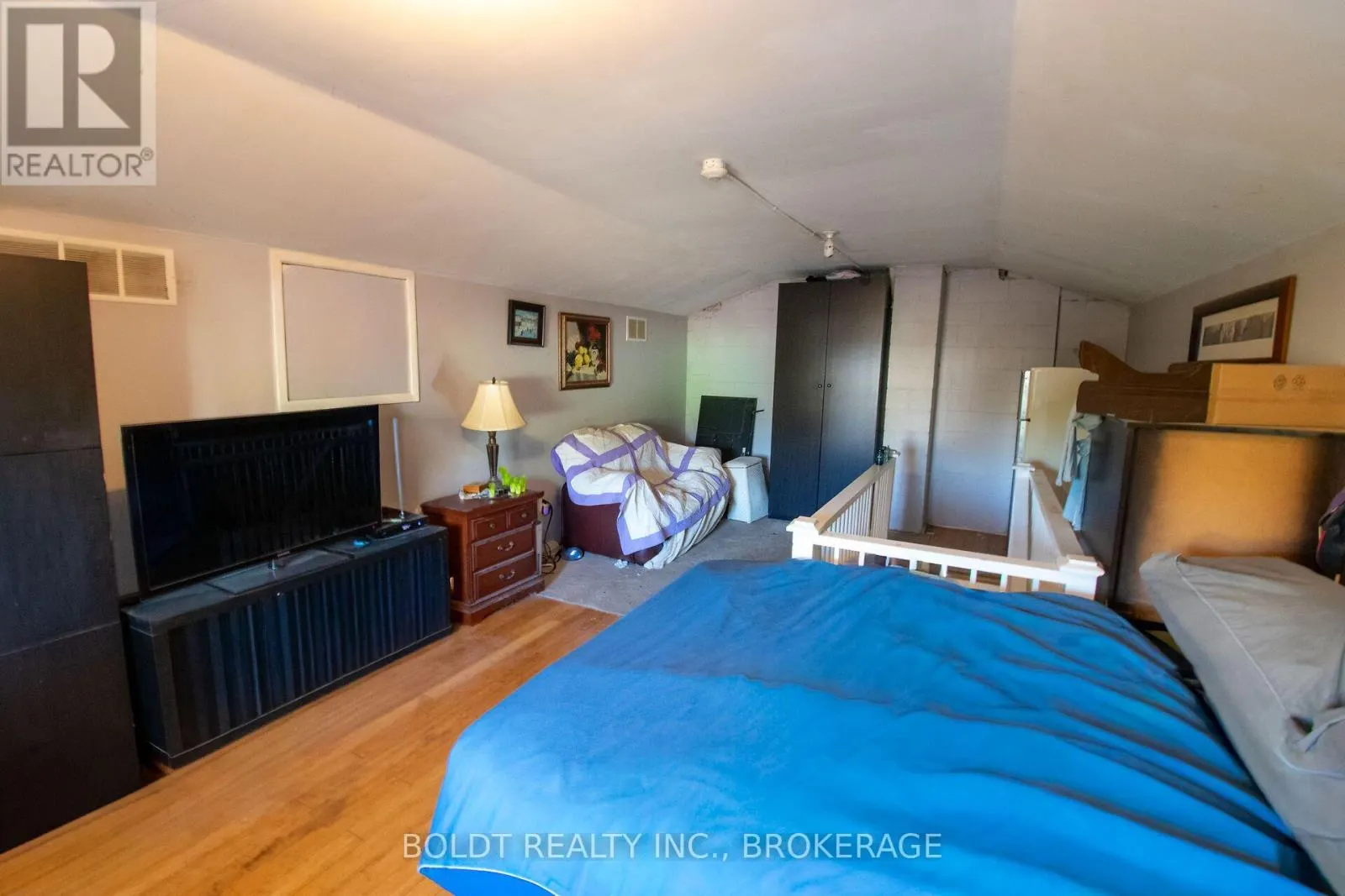 7004 LUNDYS LANE