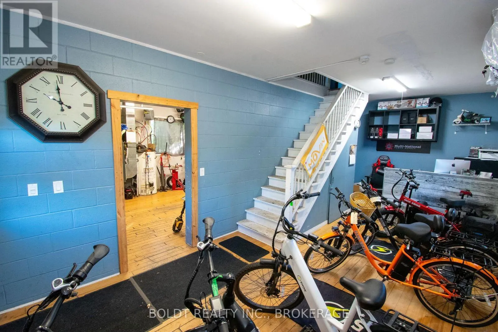 7004 LUNDYS LANE
