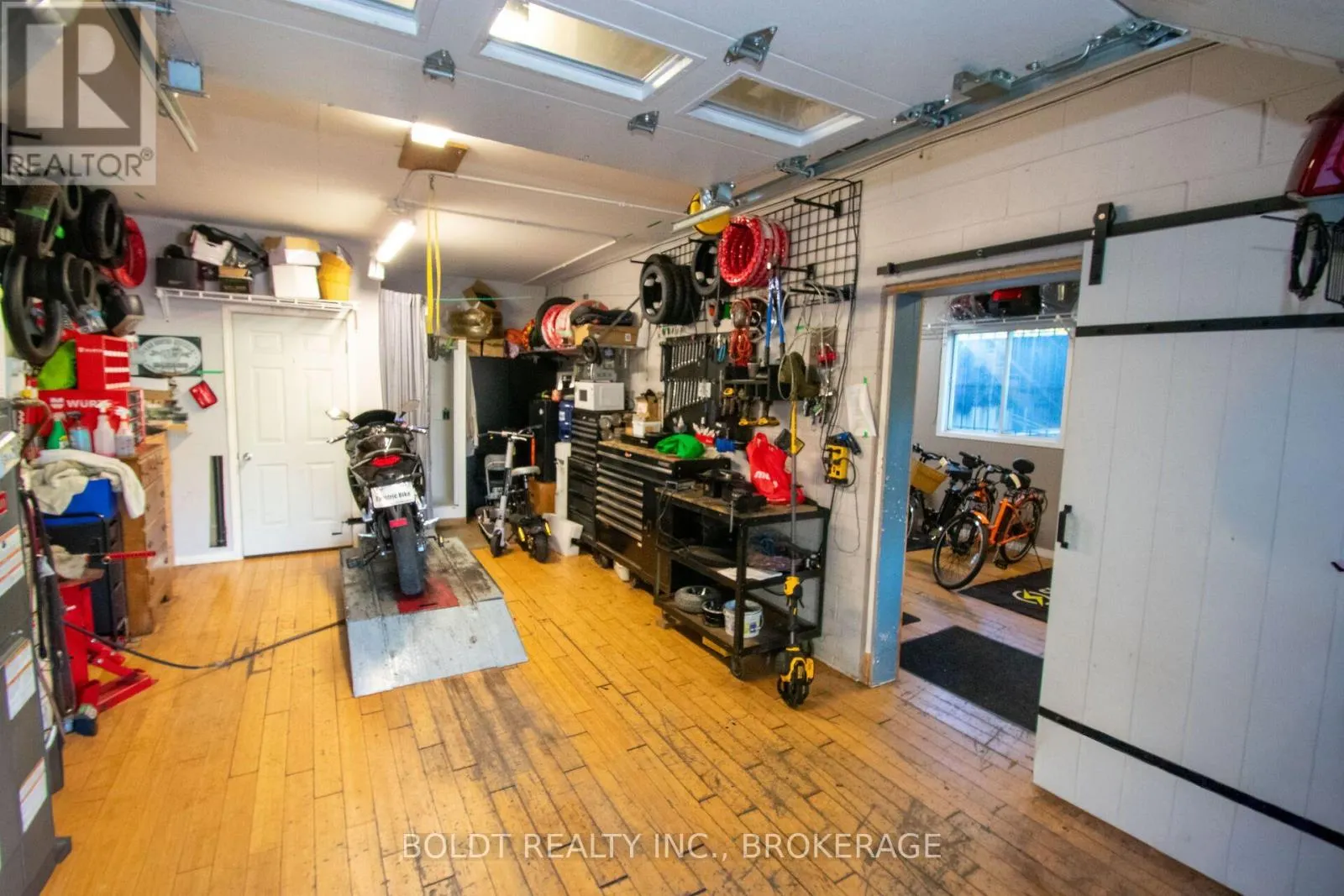 7004 LUNDYS LANE