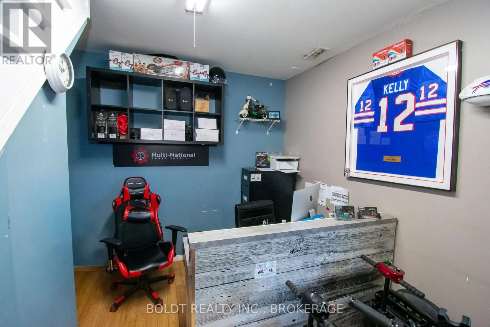 7004 LUNDYS LANE