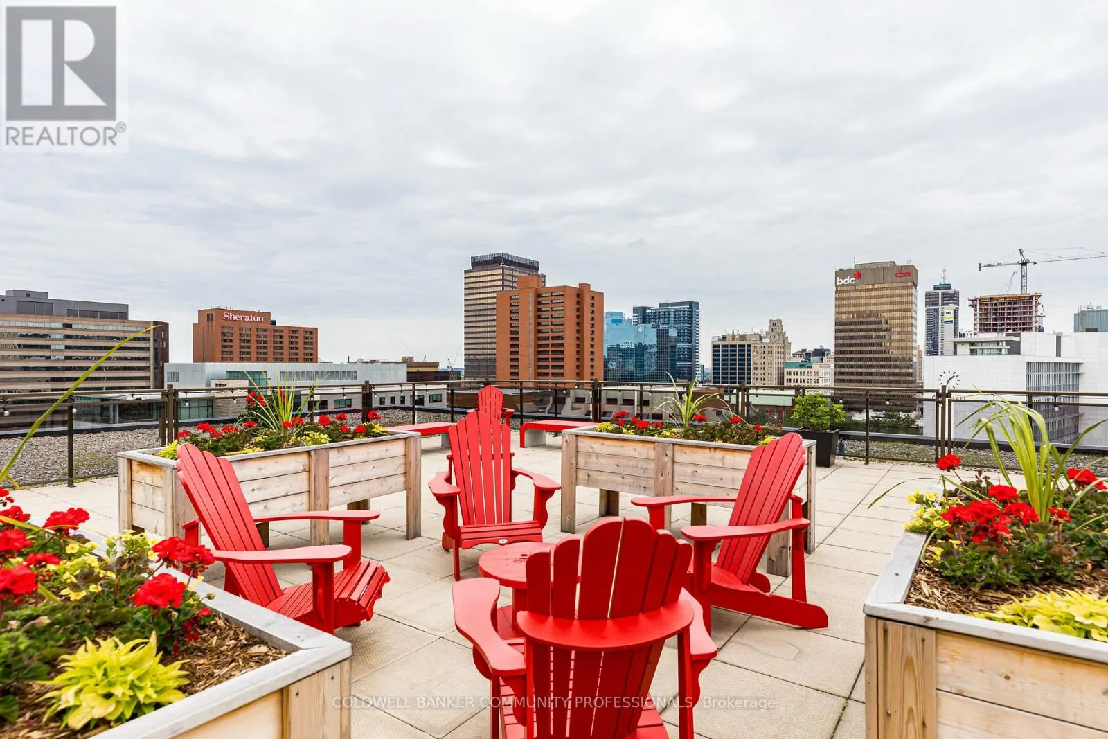 410 - 66 BAY STREET S