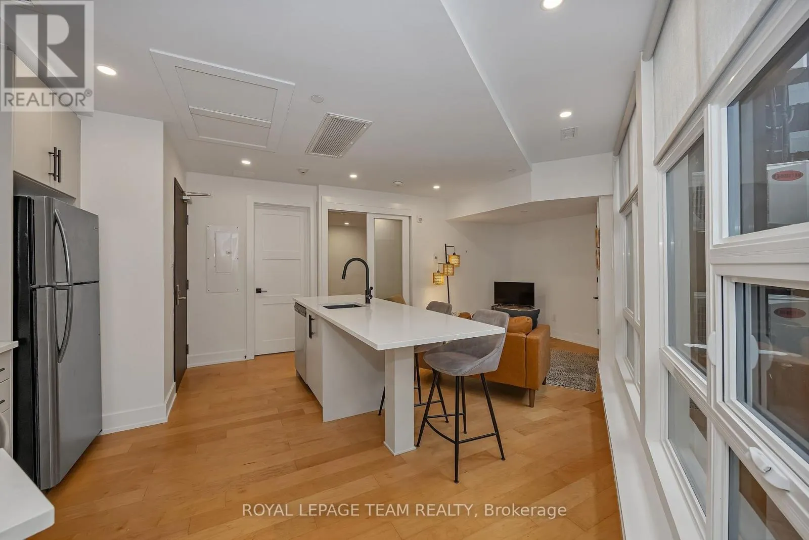 B01 - 101 PINHEY STREET