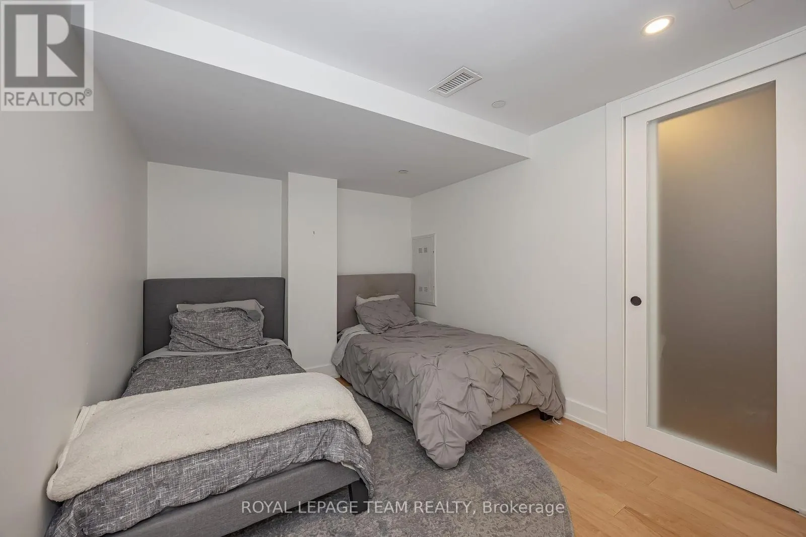 B01 - 101 PINHEY STREET