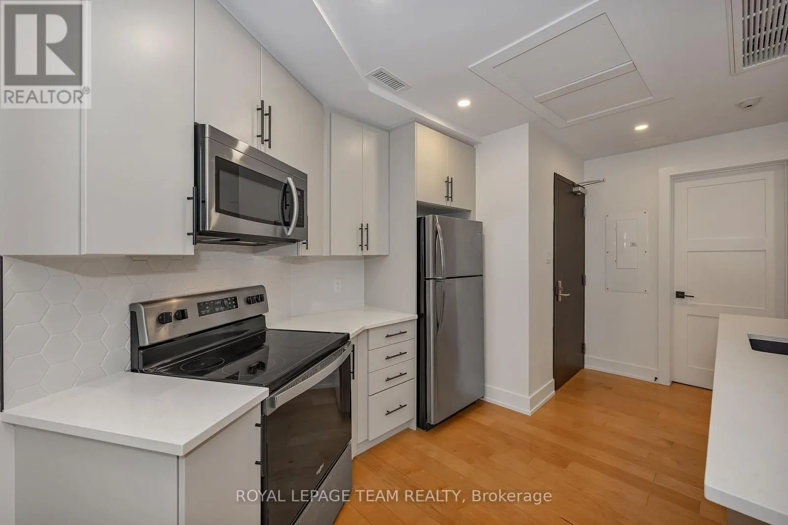 B01 - 101 PINHEY STREET