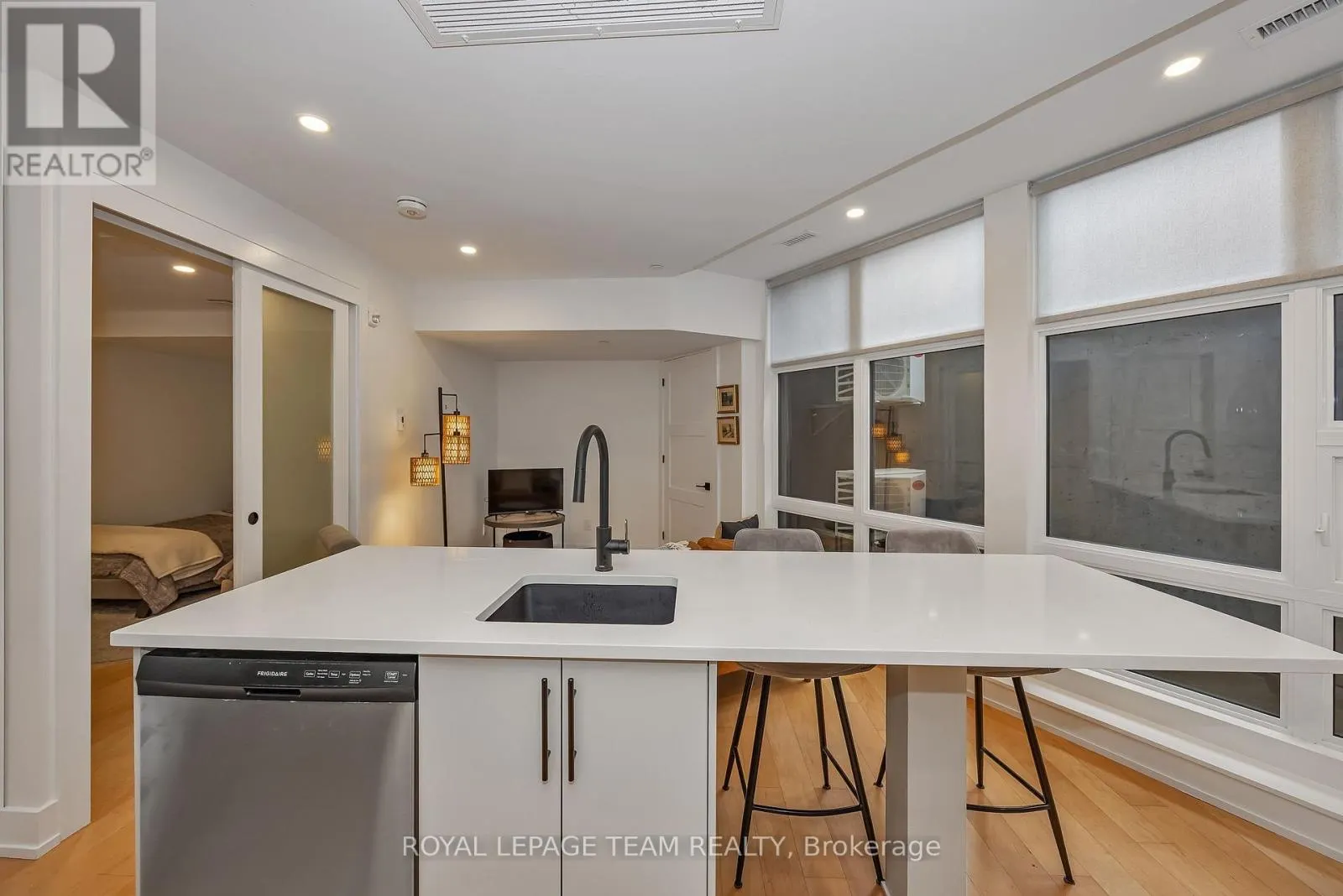 B01 - 101 PINHEY STREET