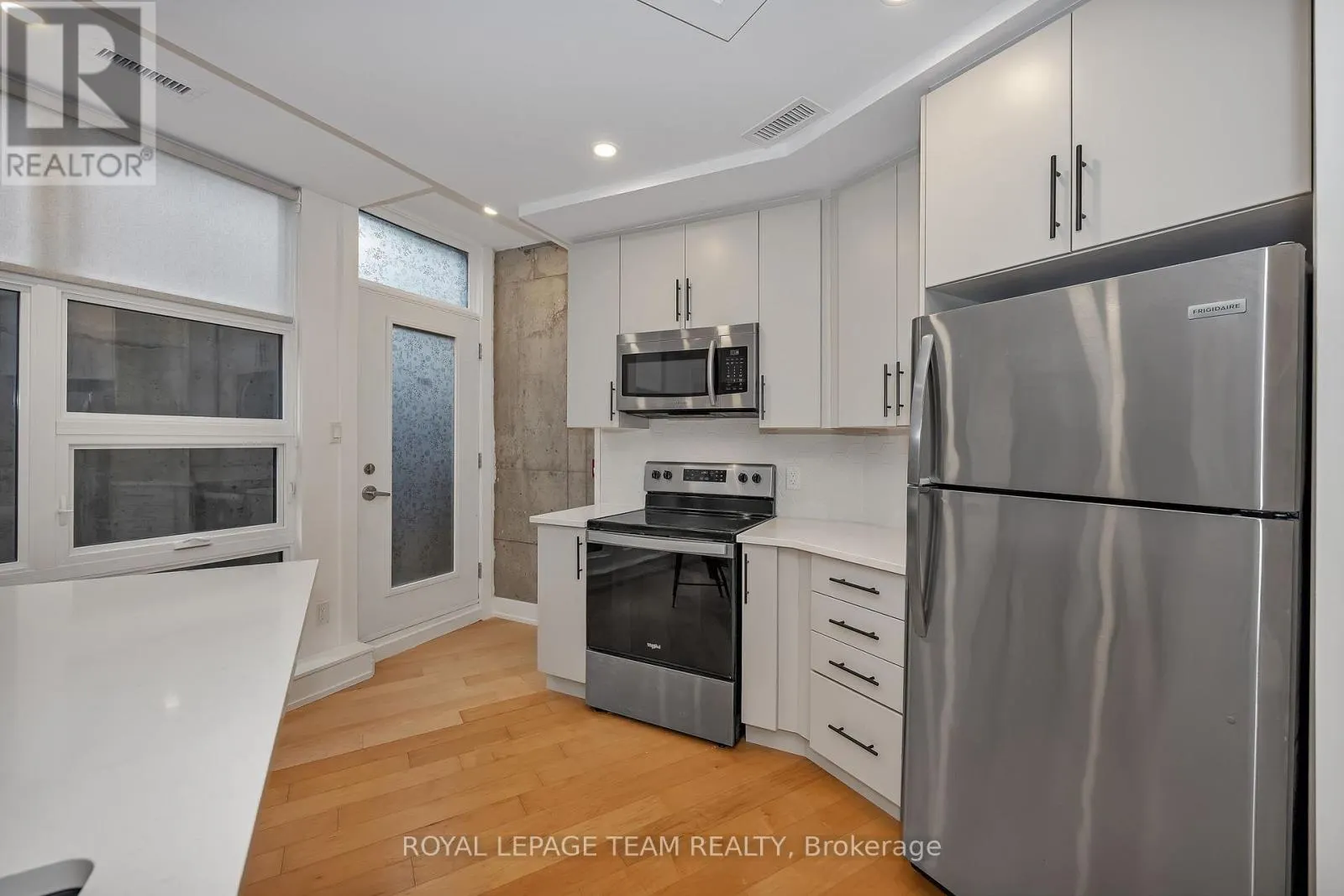 B01 - 101 PINHEY STREET
