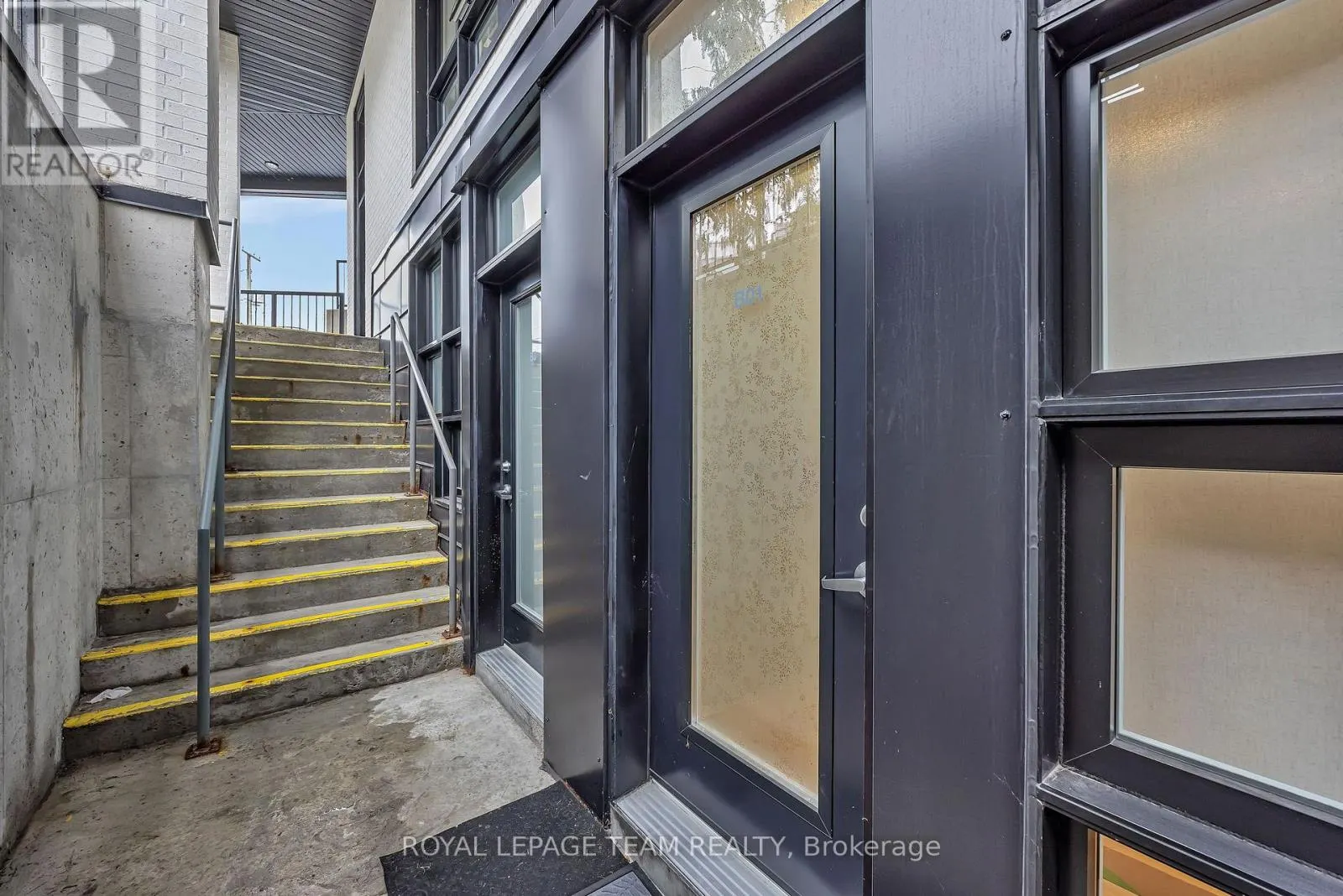 B01 - 101 PINHEY STREET