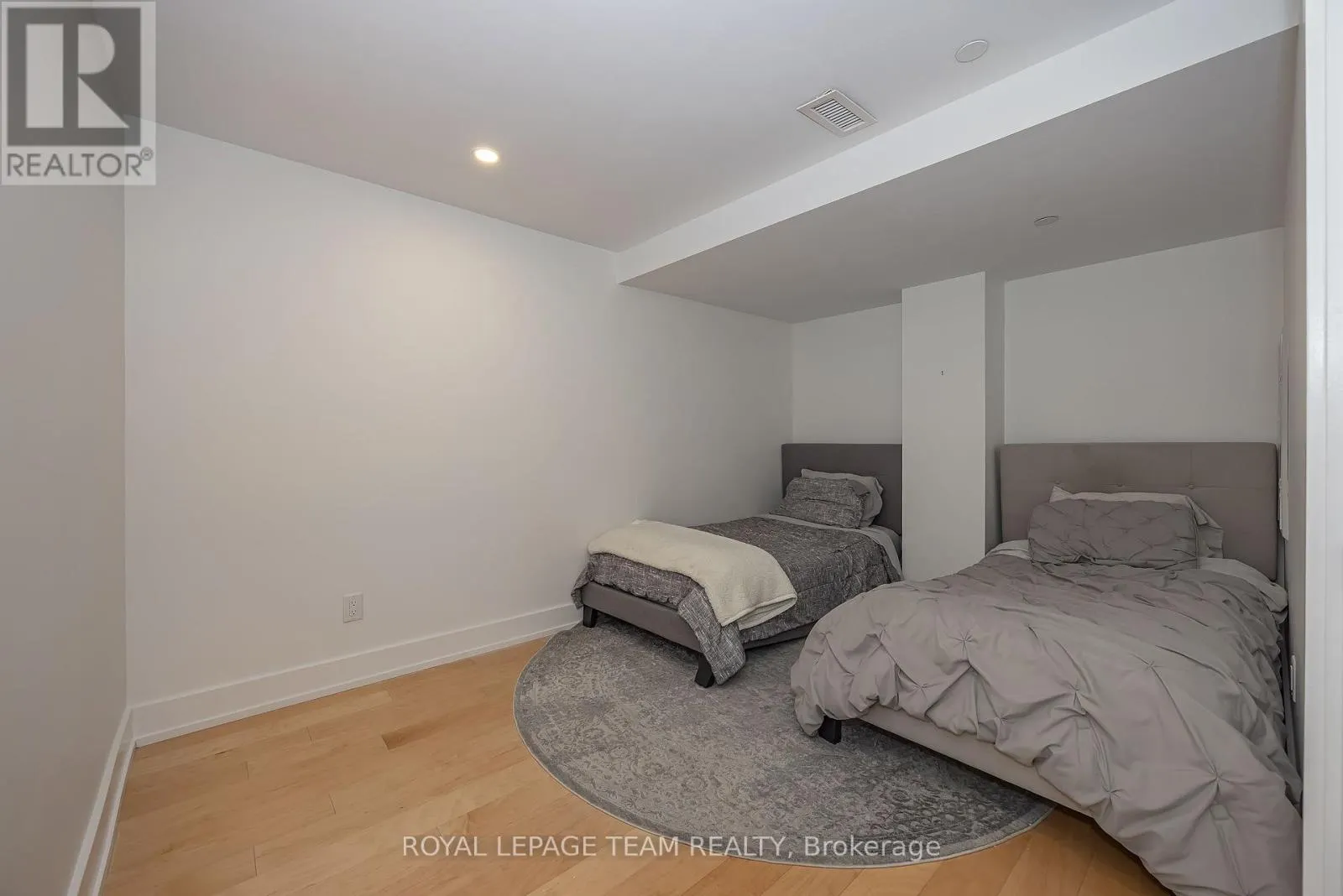 B01 - 101 PINHEY STREET