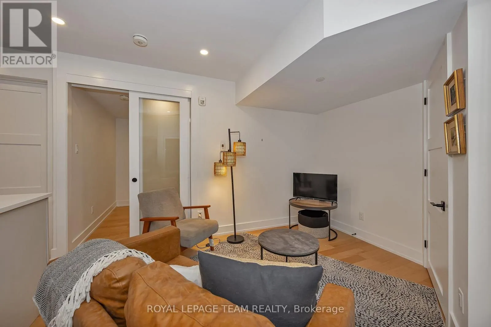 B01 - 101 PINHEY STREET