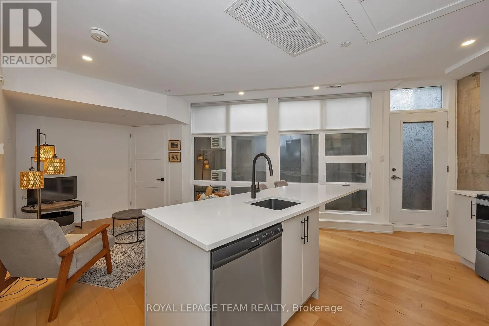 B01 - 101 PINHEY STREET