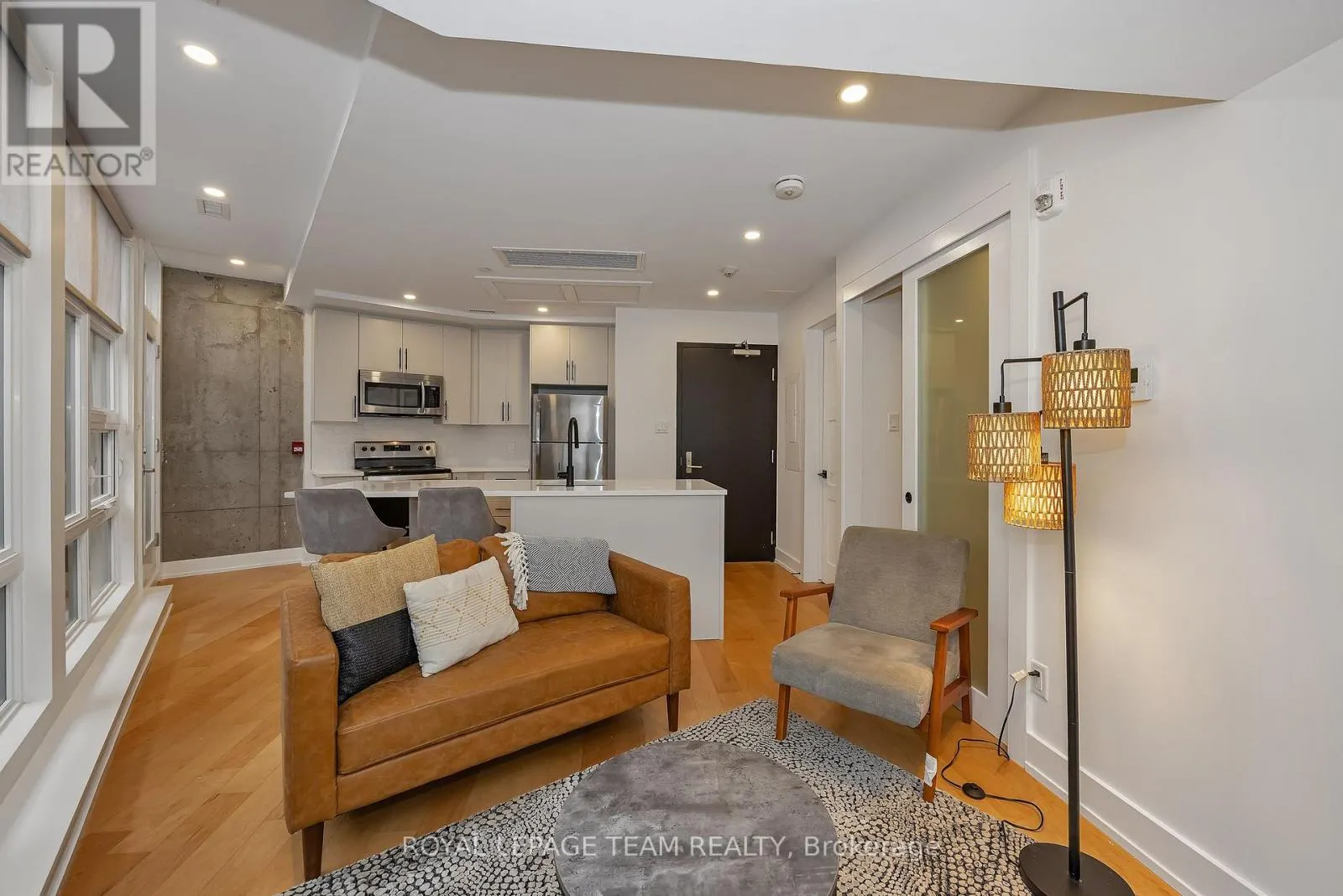 B01 - 101 PINHEY STREET