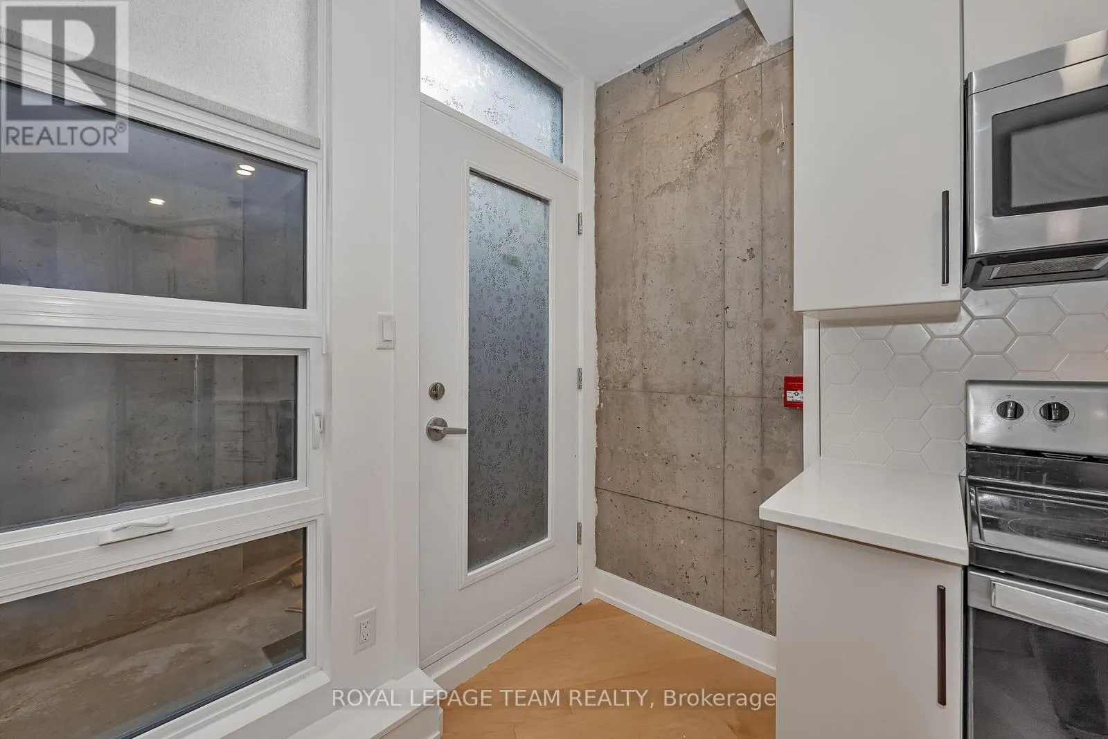 B01 - 101 PINHEY STREET