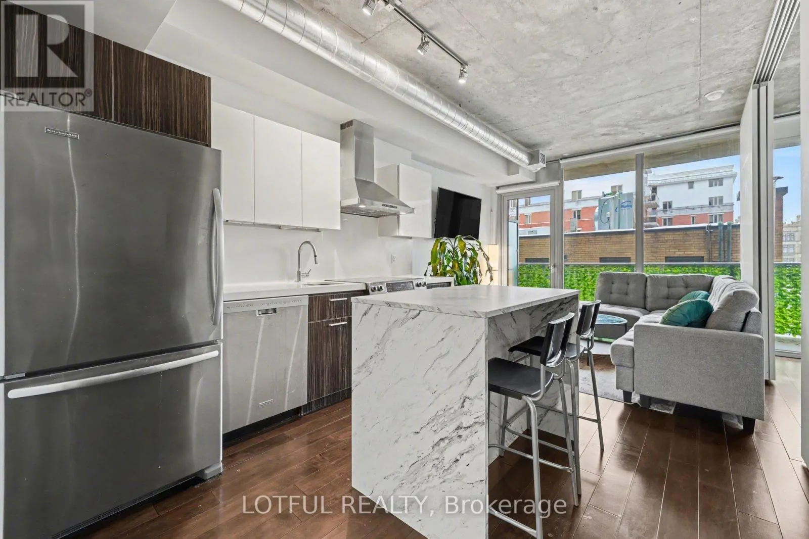 544 - 340 MCLEOD STREET