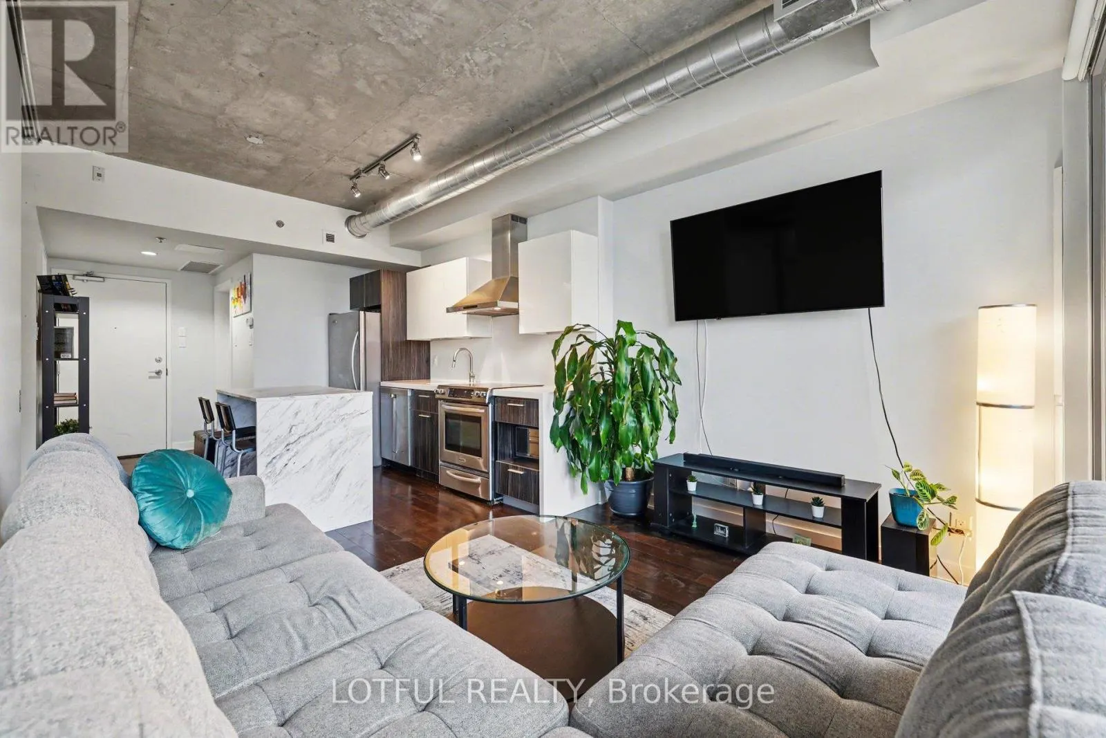 544 - 340 MCLEOD STREET