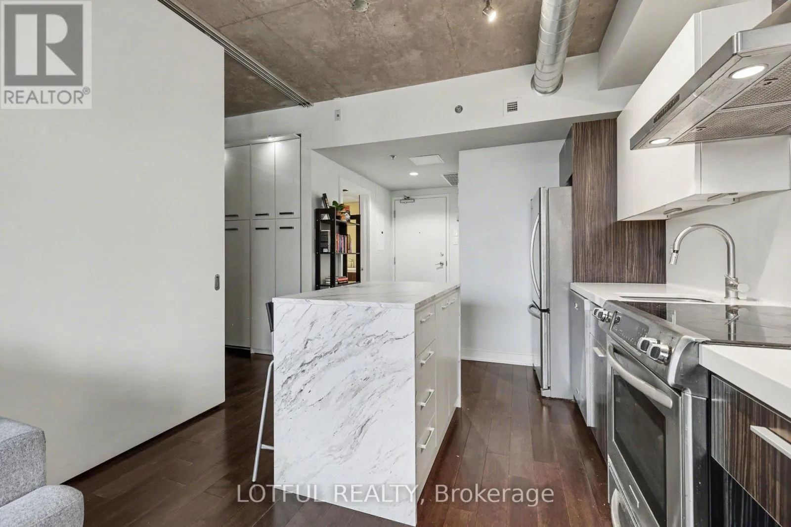 544 - 340 MCLEOD STREET