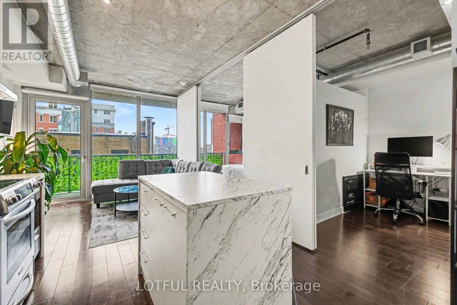 544 - 340 MCLEOD STREET