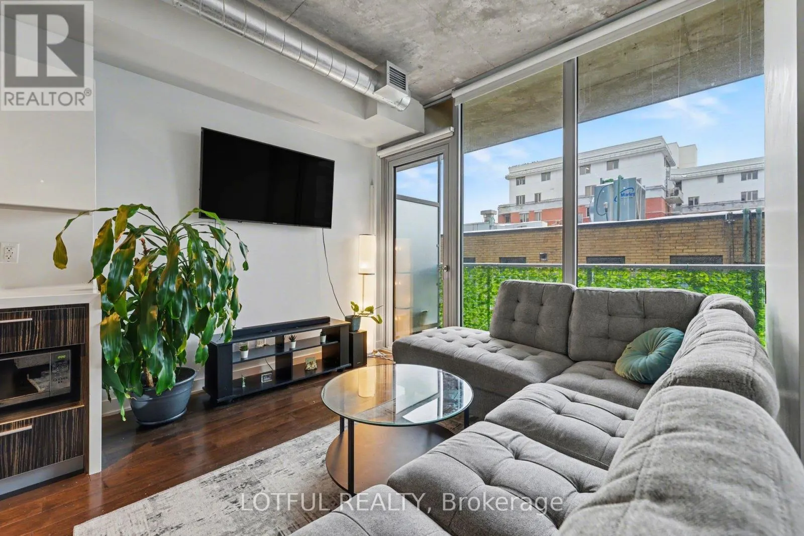 544 - 340 MCLEOD STREET