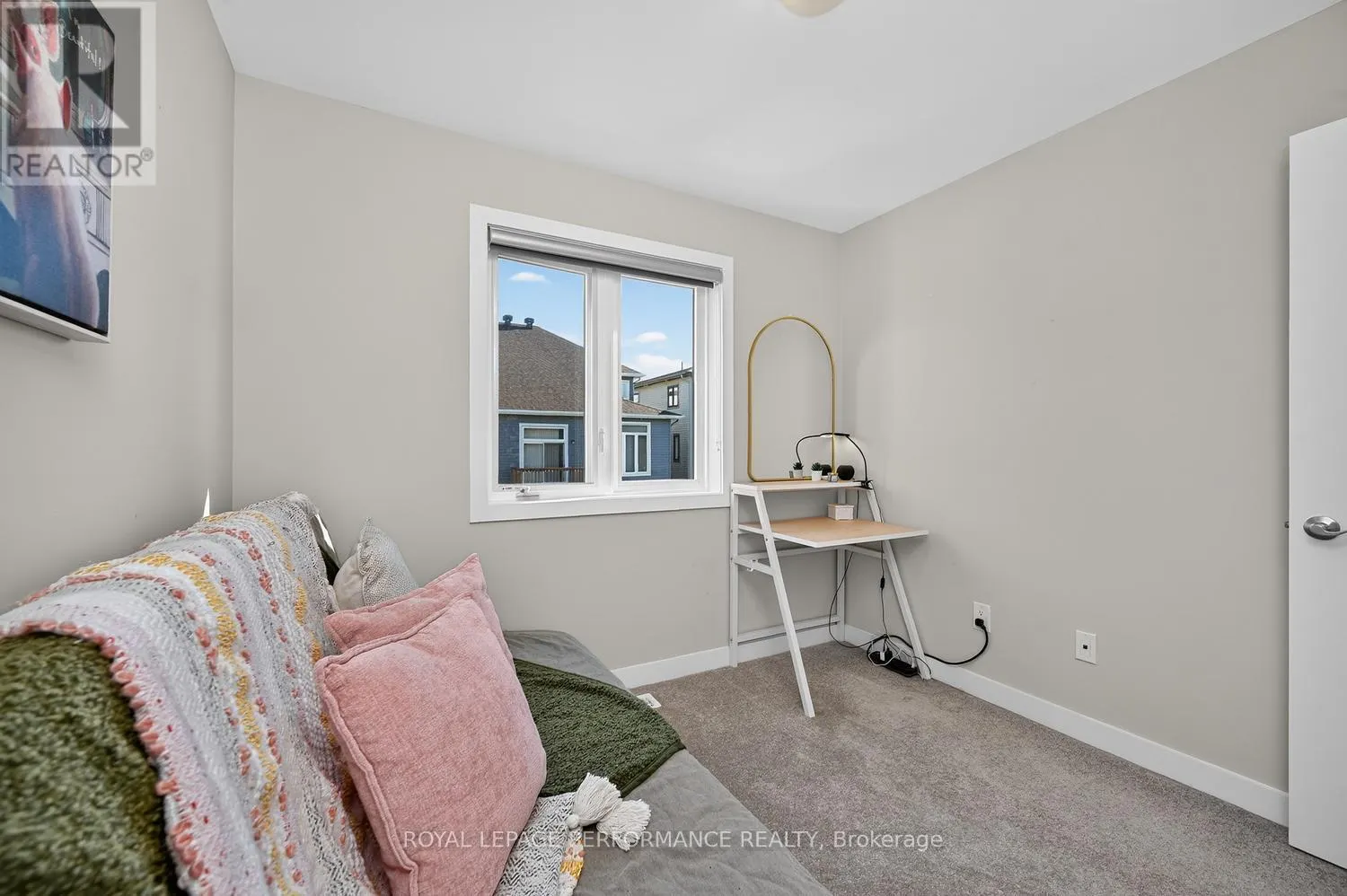 1016 KIJIK CRESCENT