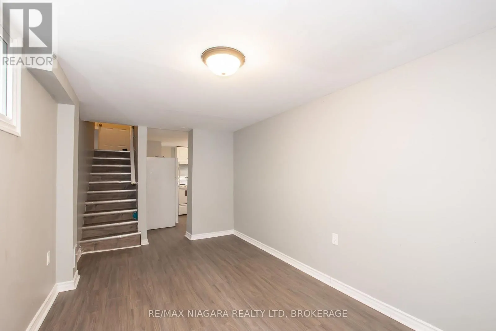 4 MANCHESTER AVENUE