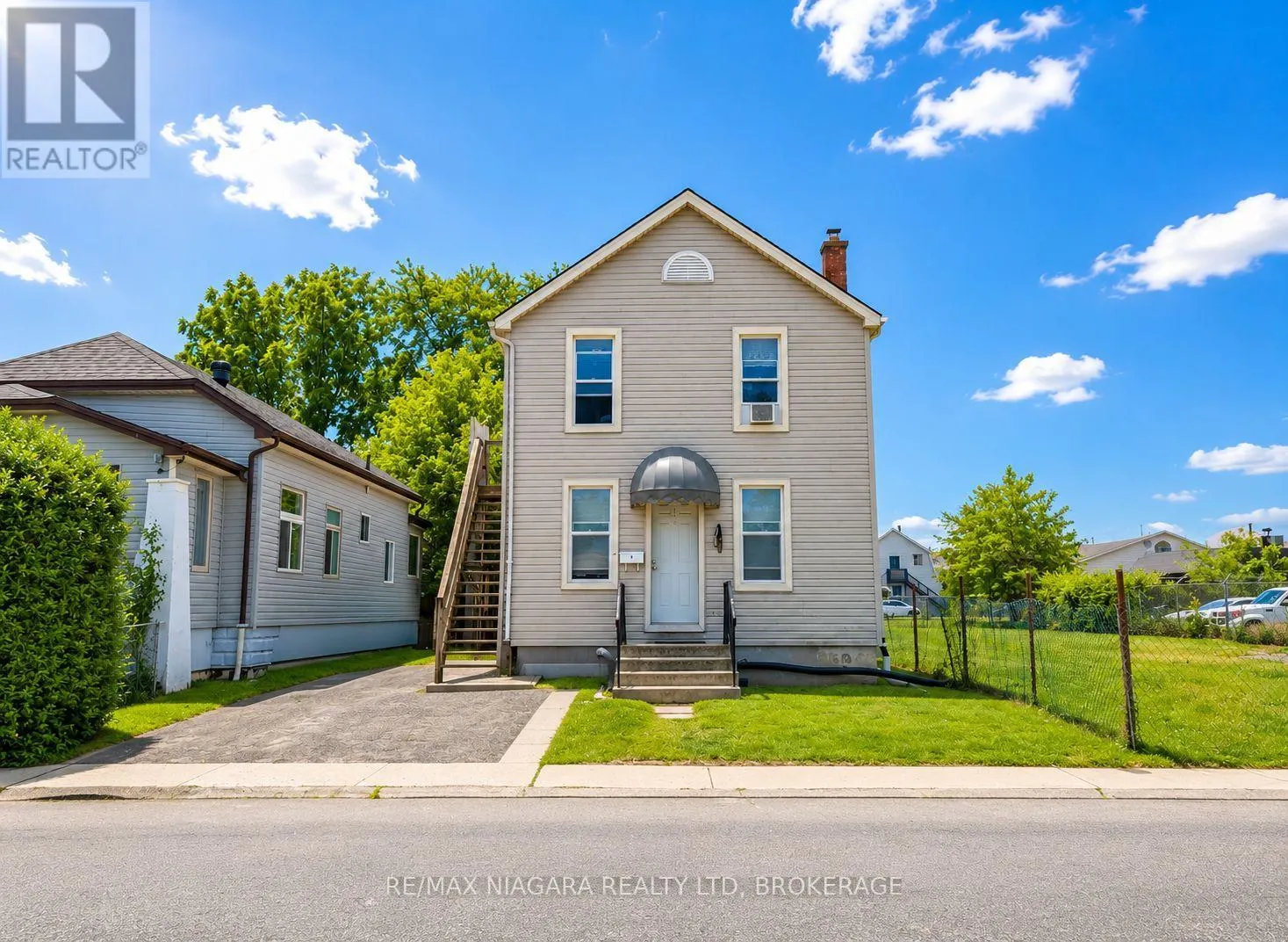 4 MANCHESTER AVENUE