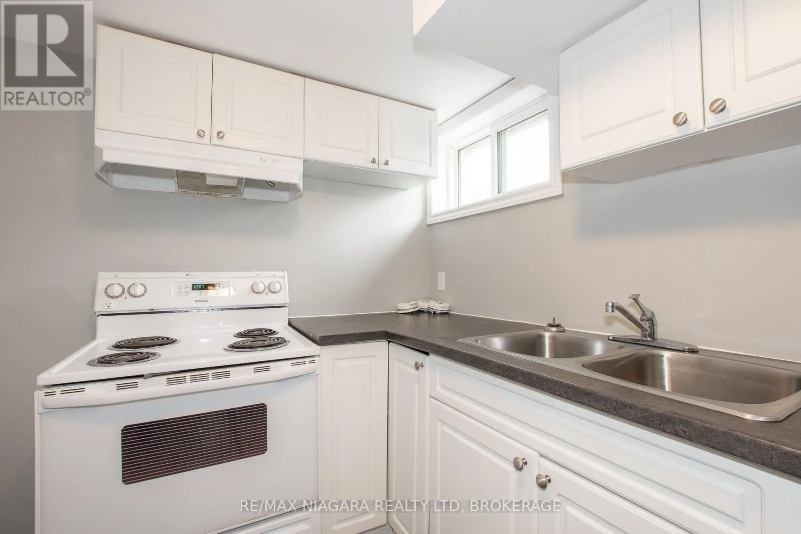 4 MANCHESTER AVENUE