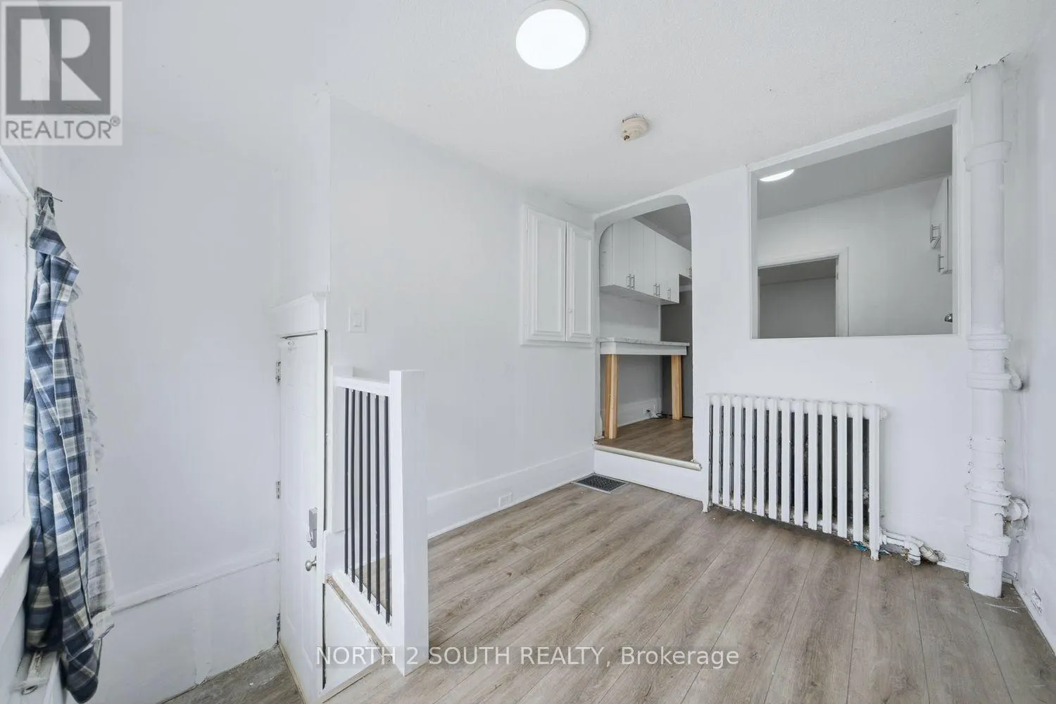 880 DUNDAS STREET E