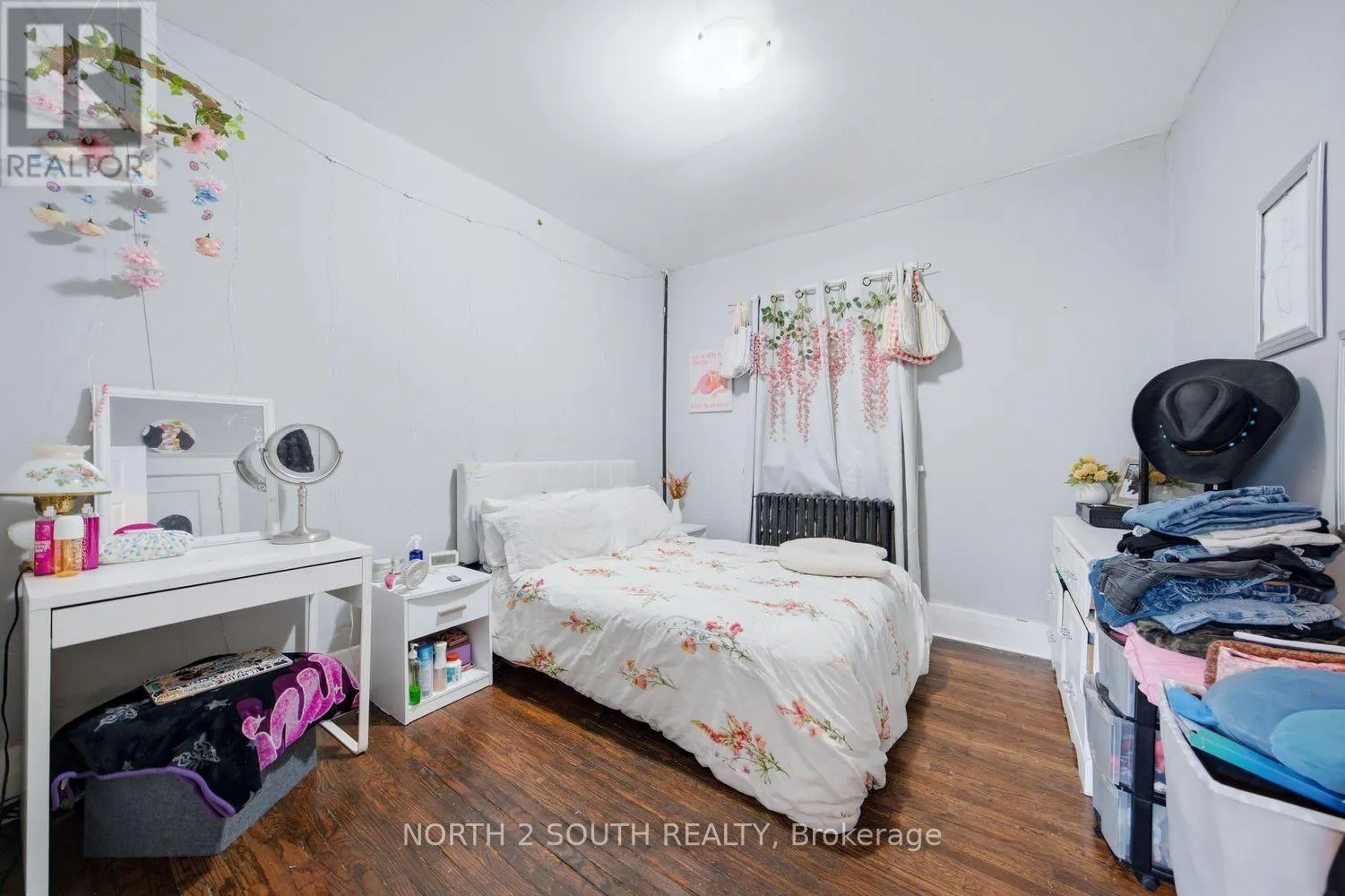880 DUNDAS STREET E
