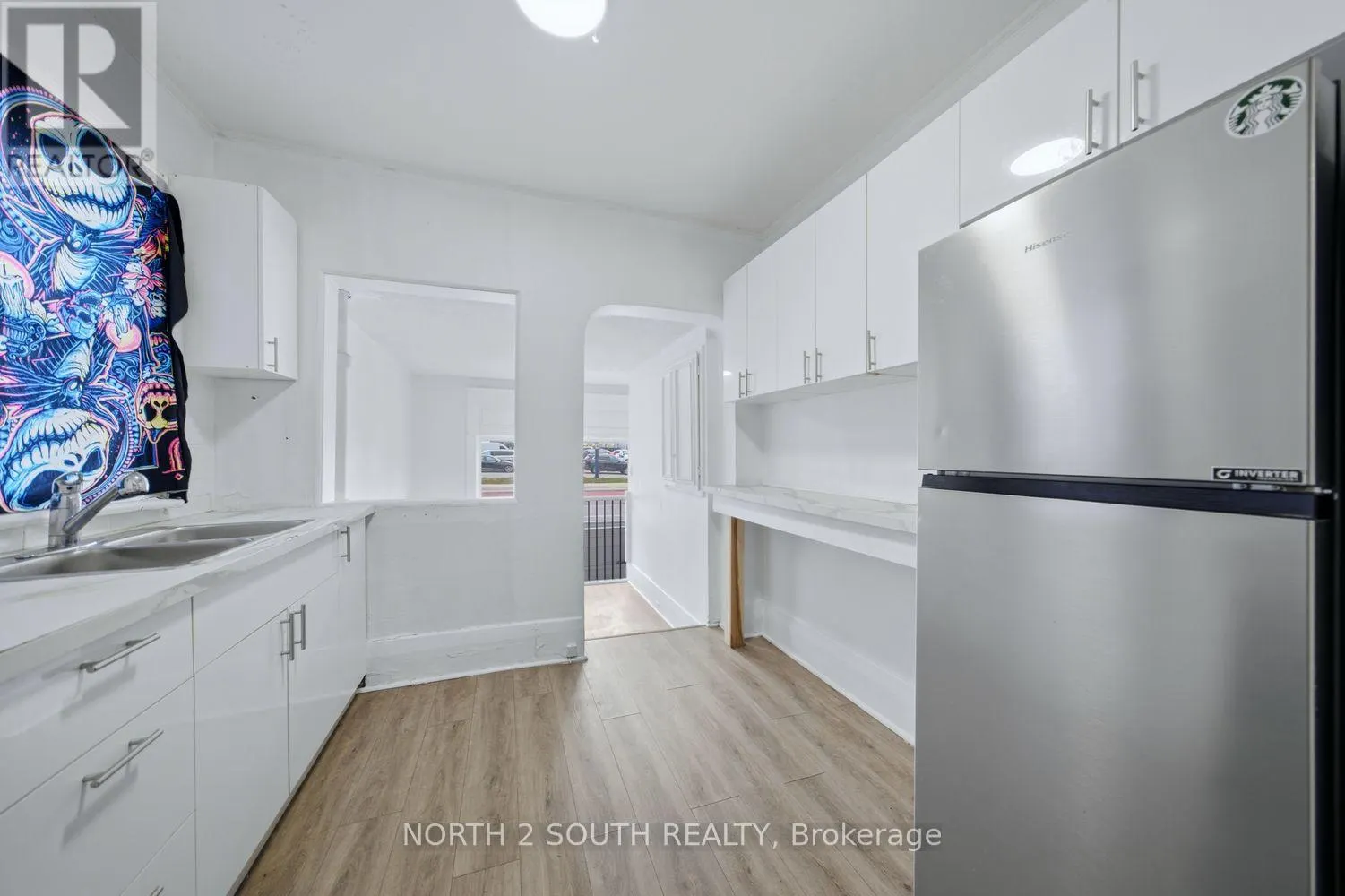 880 DUNDAS STREET E