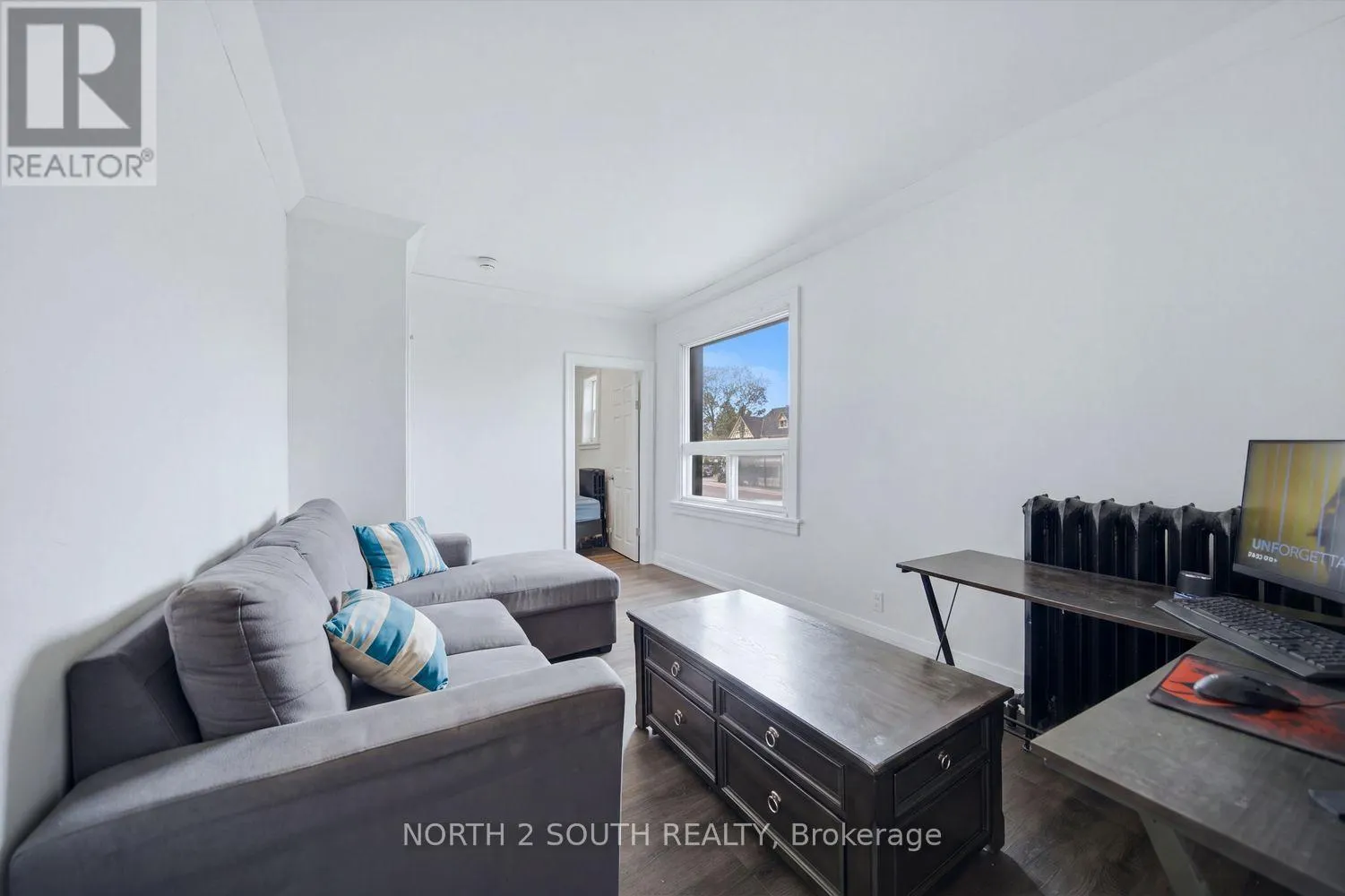 880 DUNDAS STREET E