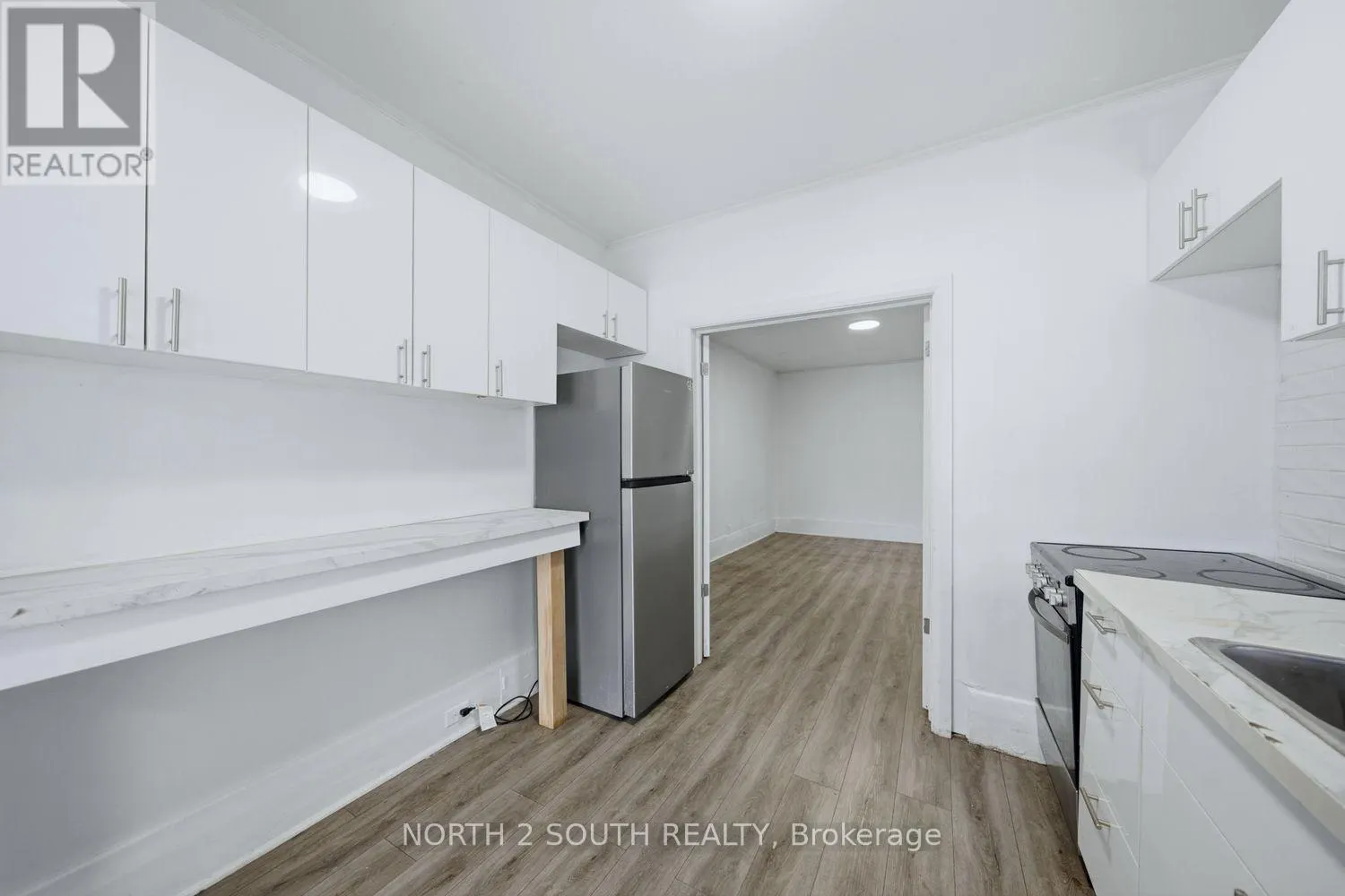 880 DUNDAS STREET E
