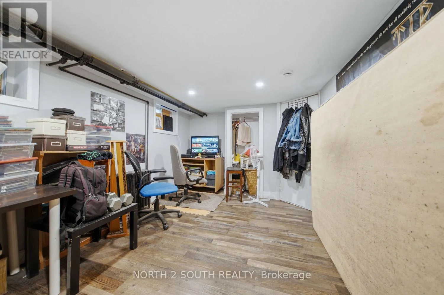880 DUNDAS STREET E