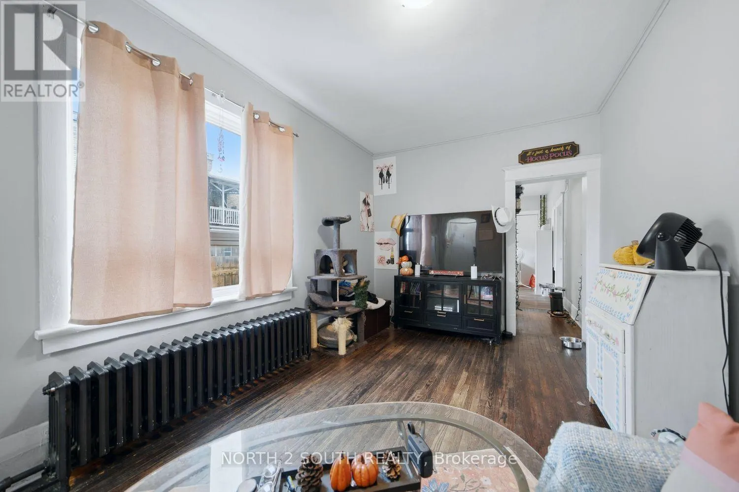 880 DUNDAS STREET E