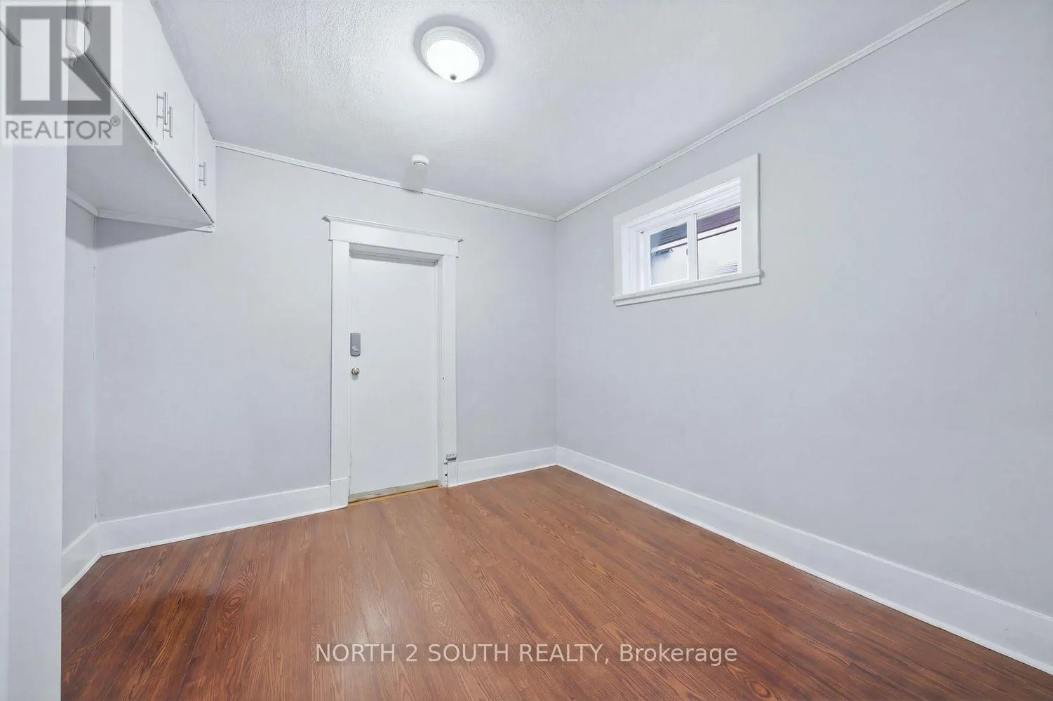 880 DUNDAS STREET E