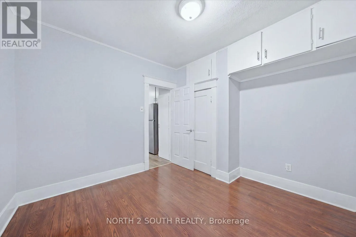 880 DUNDAS STREET E