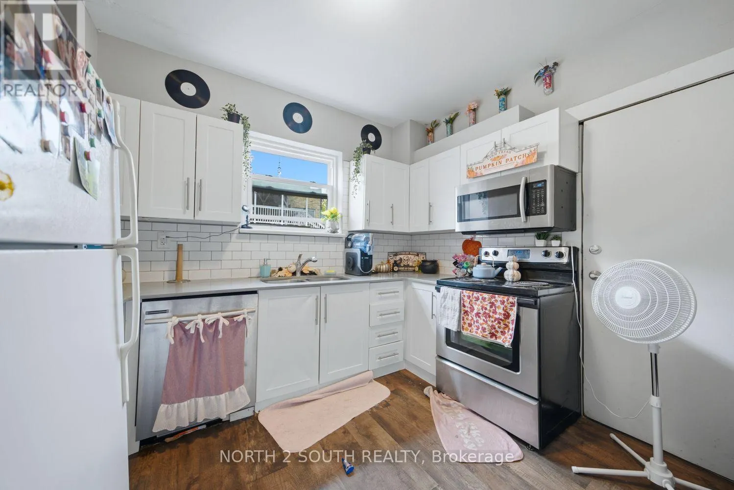 880 DUNDAS STREET E