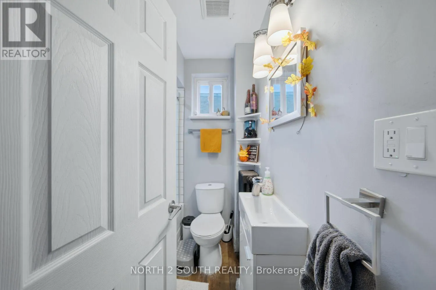 880 DUNDAS STREET E