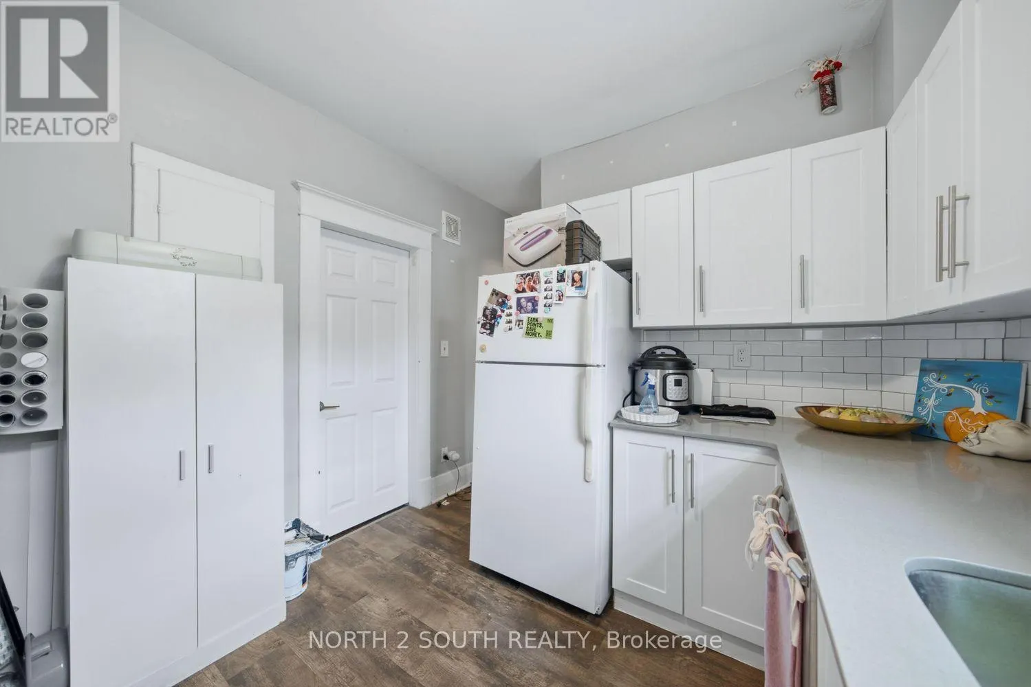 880 DUNDAS STREET E