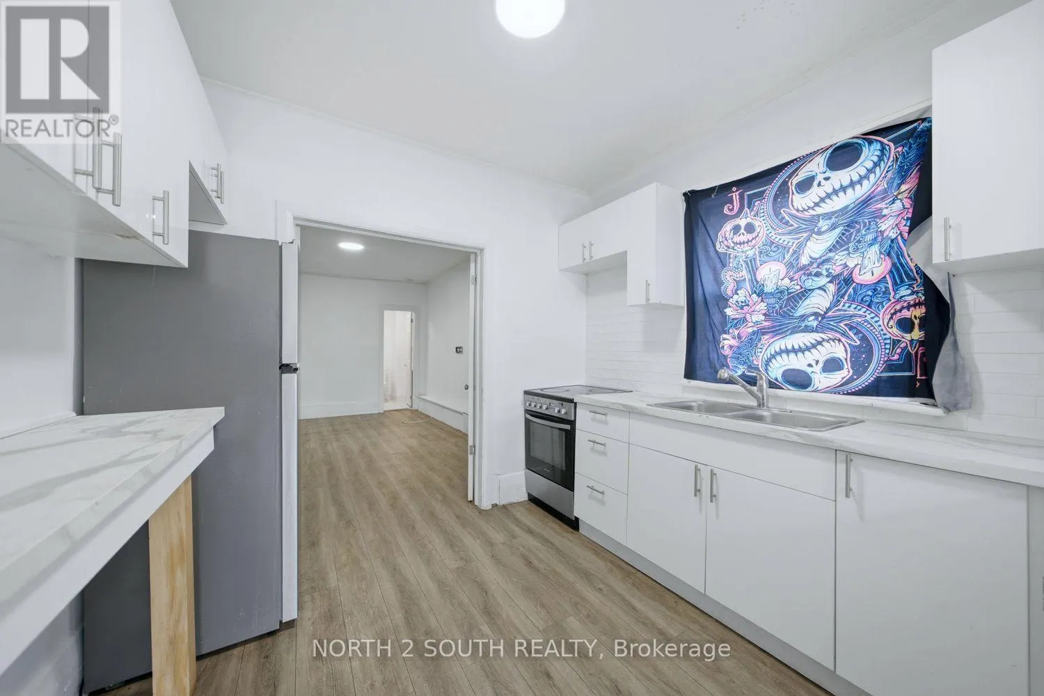 880 DUNDAS STREET E