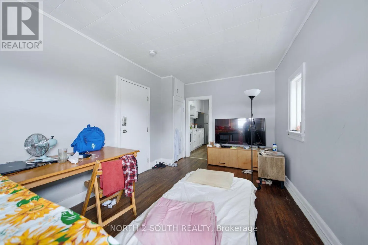 880 DUNDAS STREET E